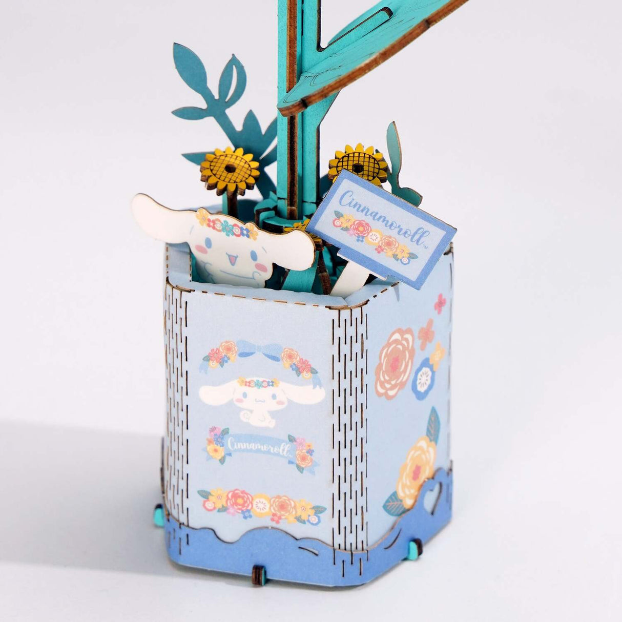 Hello Kitty® and Friends Flower Puzzle: Cinnamaroll Sunflower