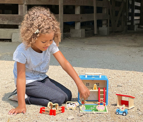 Suitcase Series Play Set: Barnyard