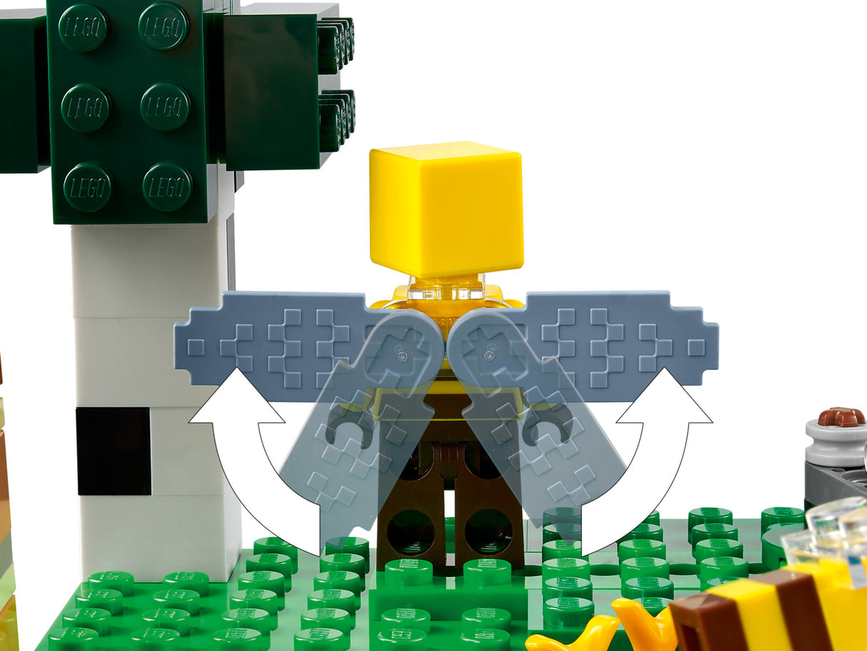 LEGO® Minecraft: The Bee Farm